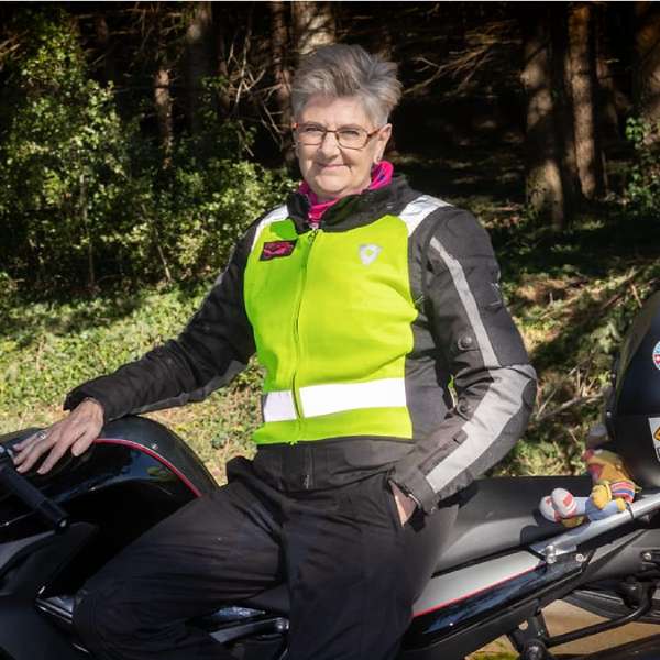 la abuela motera - embajadora - atlantis moto